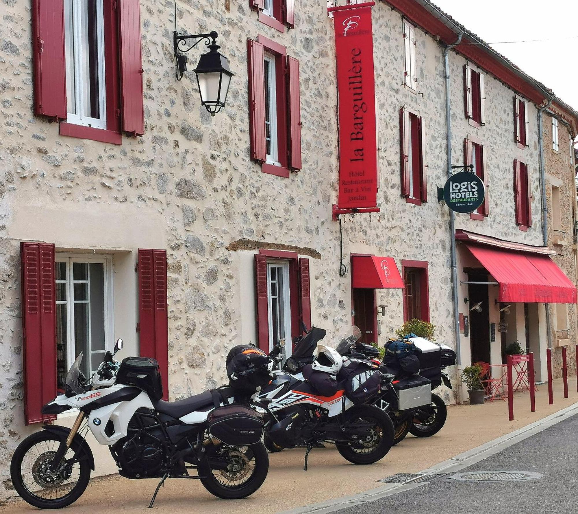 Logis Hotel Restaurant La Barguillere Saint-Pierre-de-Rivière Exterior foto